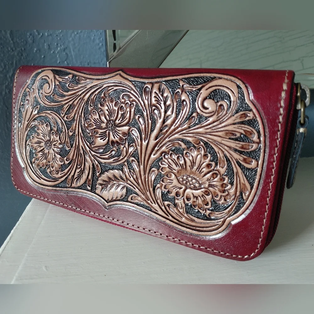 NWT Myra Hand Embossed Leather Zipper Wallet - Picture 6 of 7